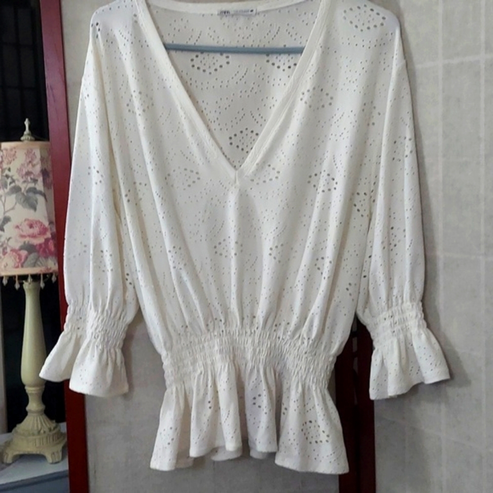 ZARA white Embroidered Eyelit V Neck Cotton Flowy Blouse Sz S